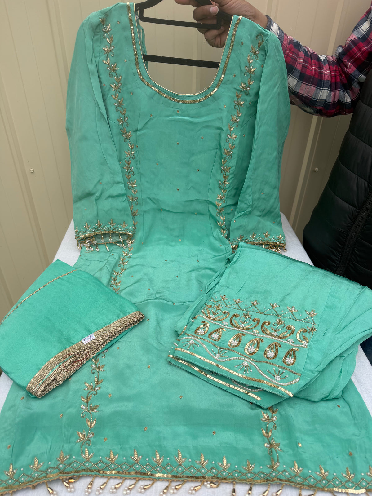 Stylish Handembrioderd suit