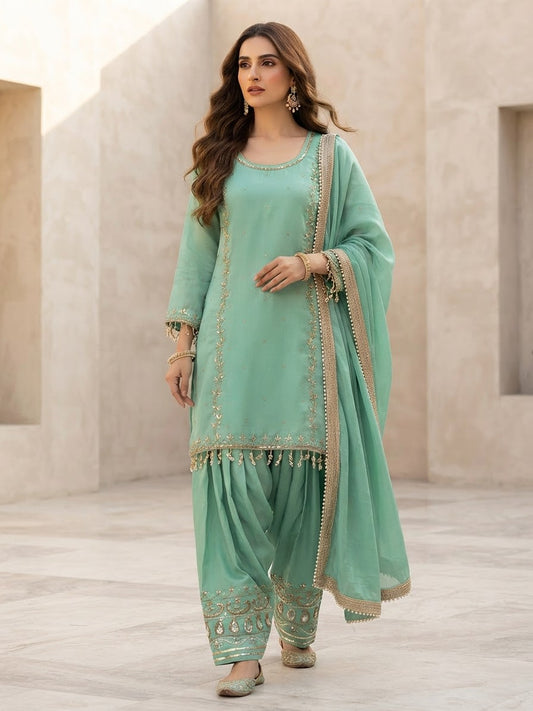Stylish Handembrioderd suit