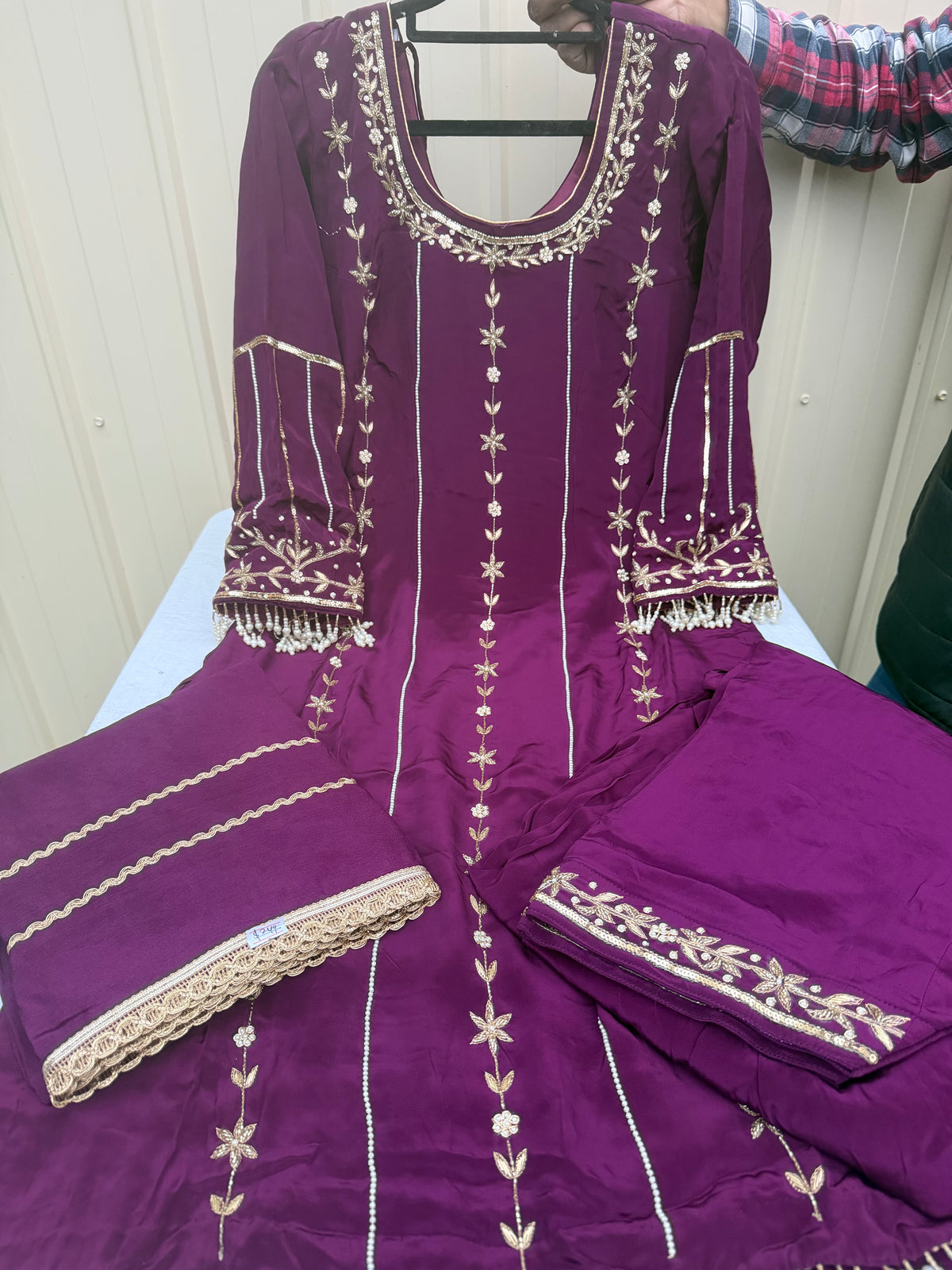 Wine shade Handembrioderd suit