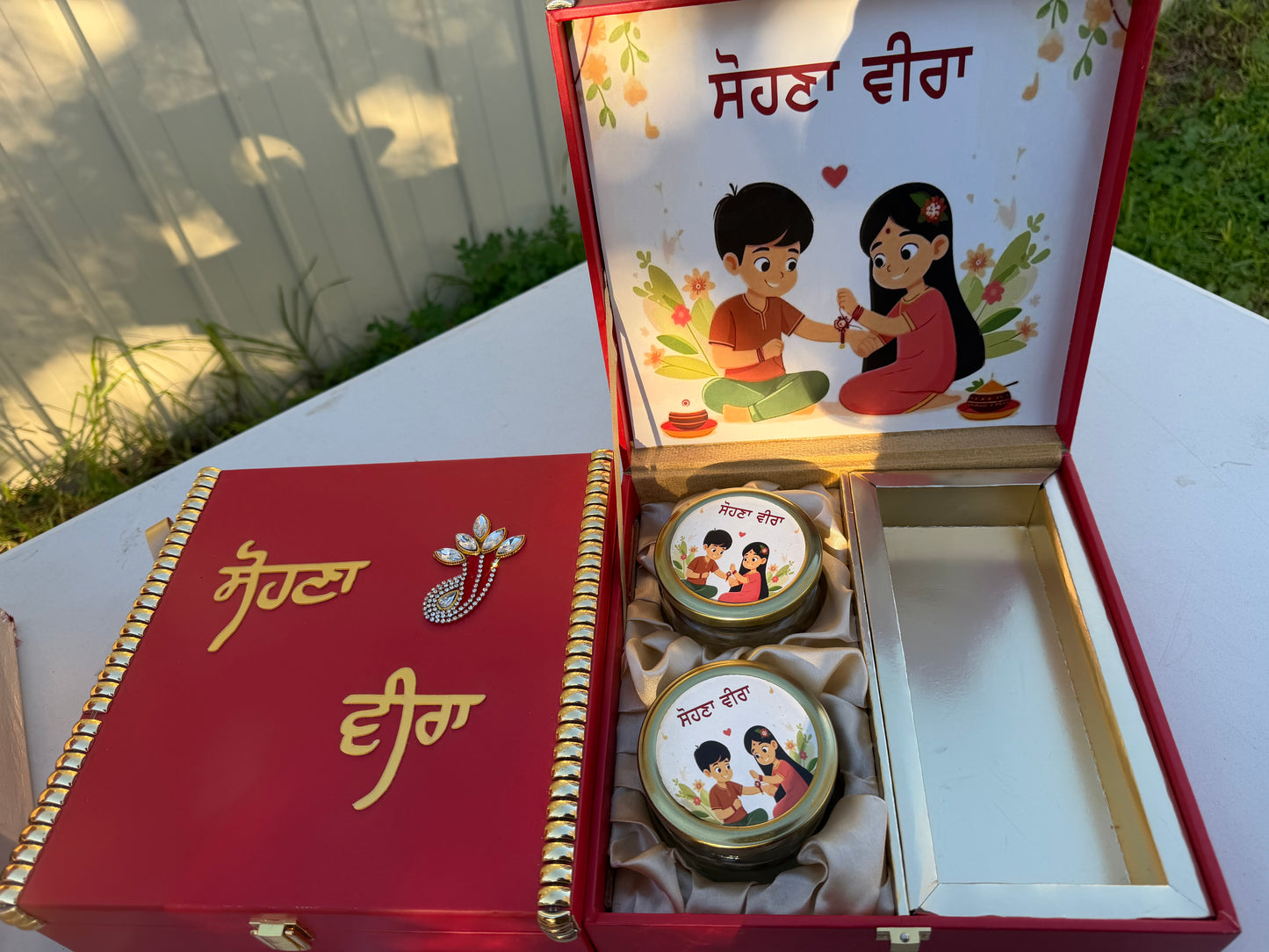 Red Sohna veera large empty Hamper box with glass containers
