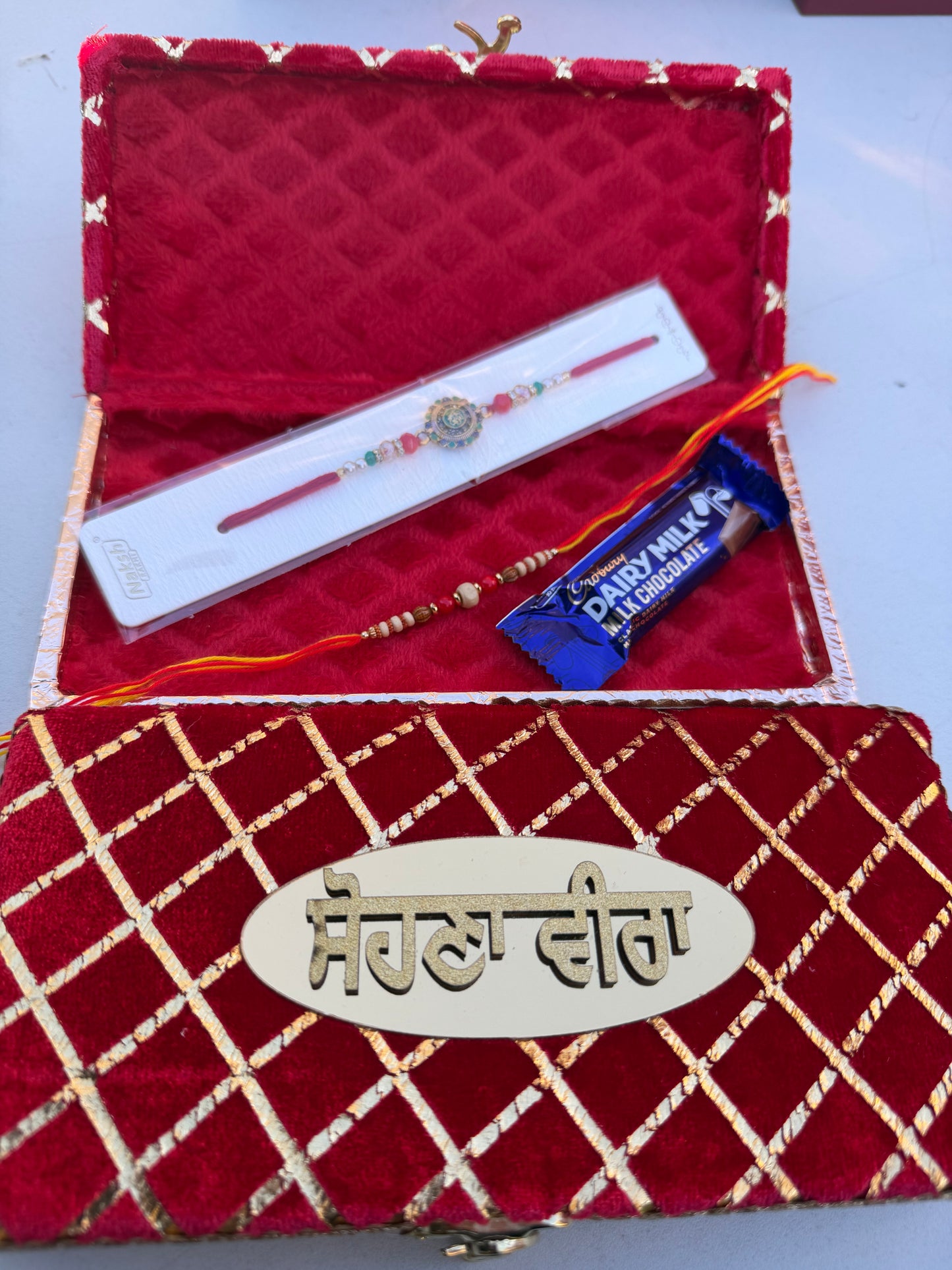 Small pocket friendly hamper box (Design & colour might be vary according to availability) (2 Rakhies & 1 choclate)